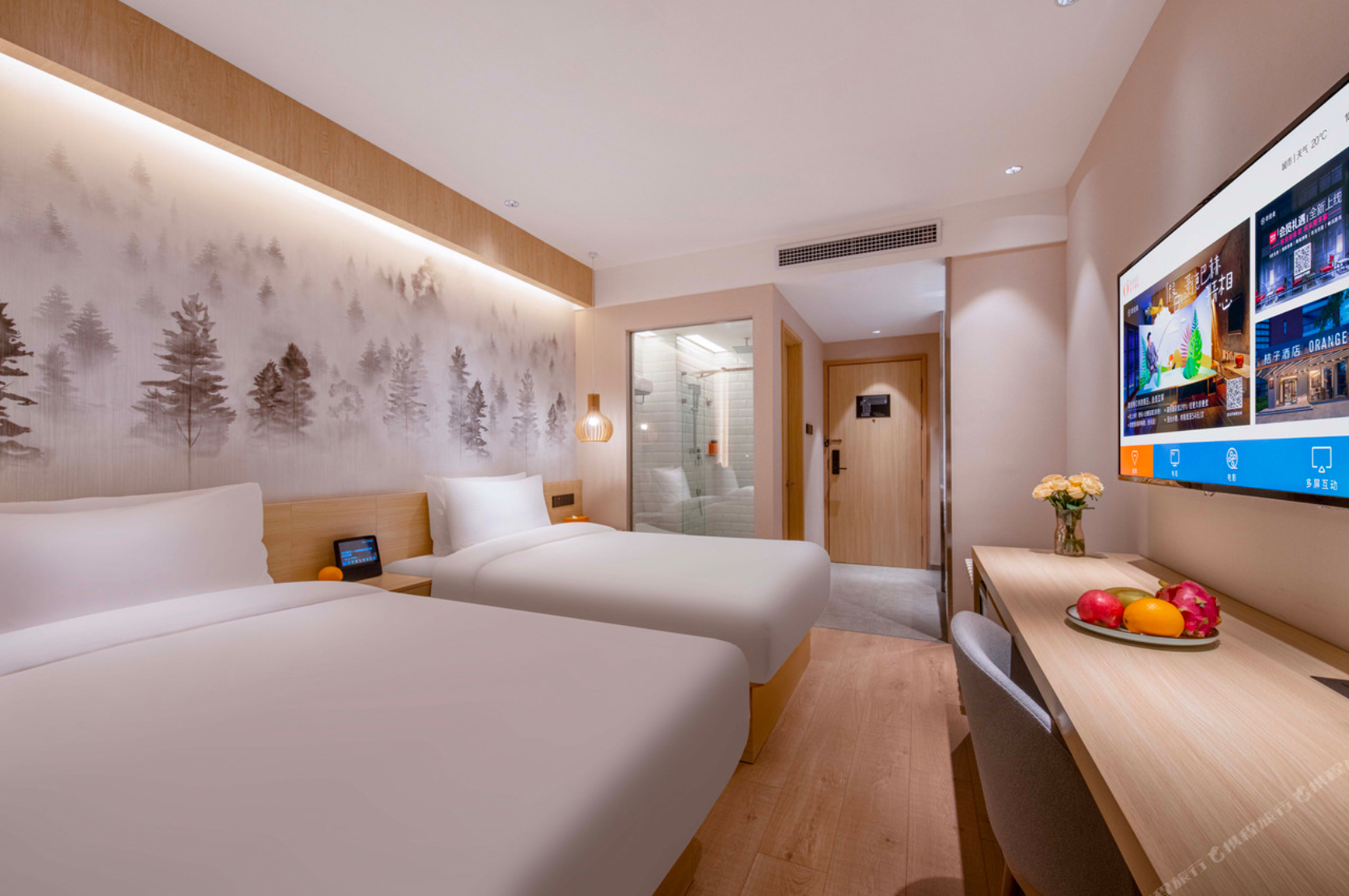 Marathon tour package hotel room